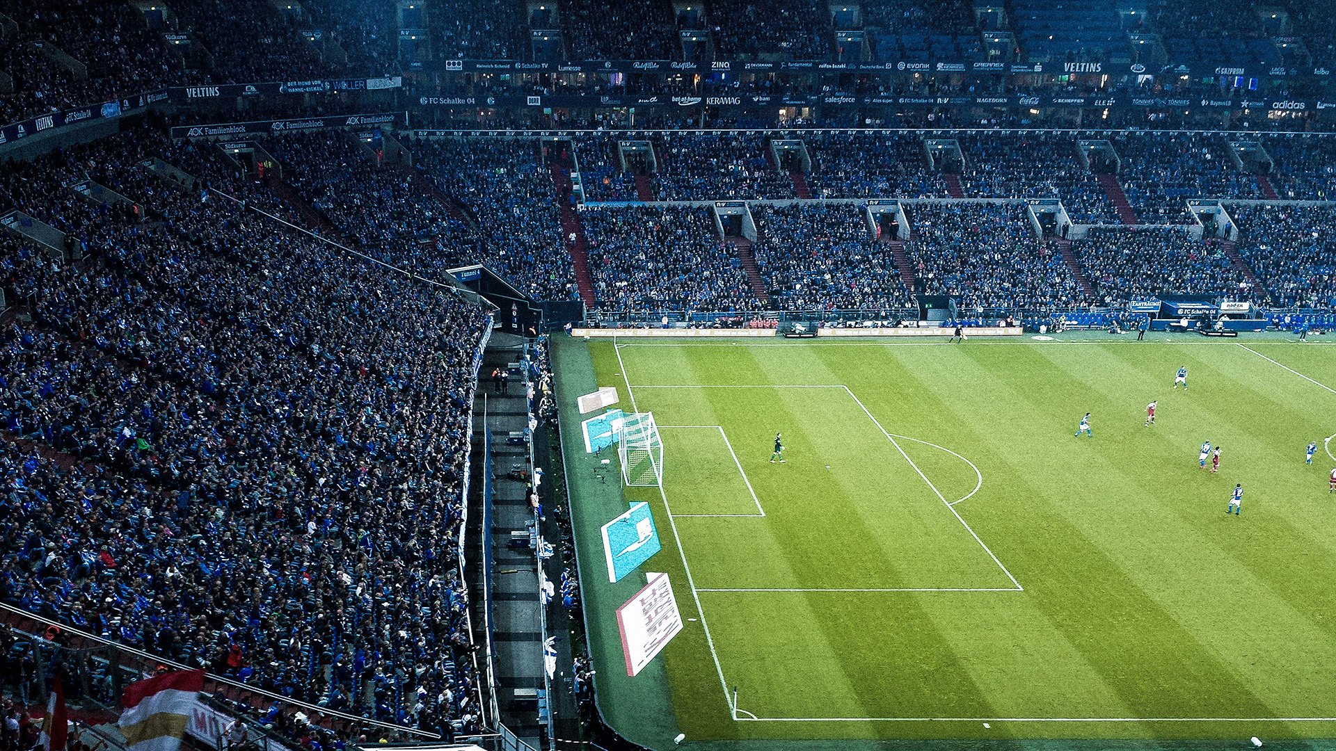 严厉裁判引发争议,比赛结果悬念重重,裁判文书的严肃性